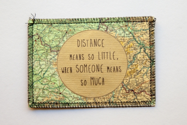 statement Postkarte Distance